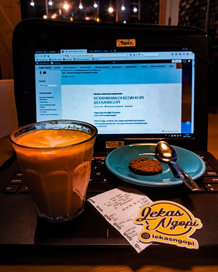 keramahan-di-kedai-kopi-lekas-ngopi